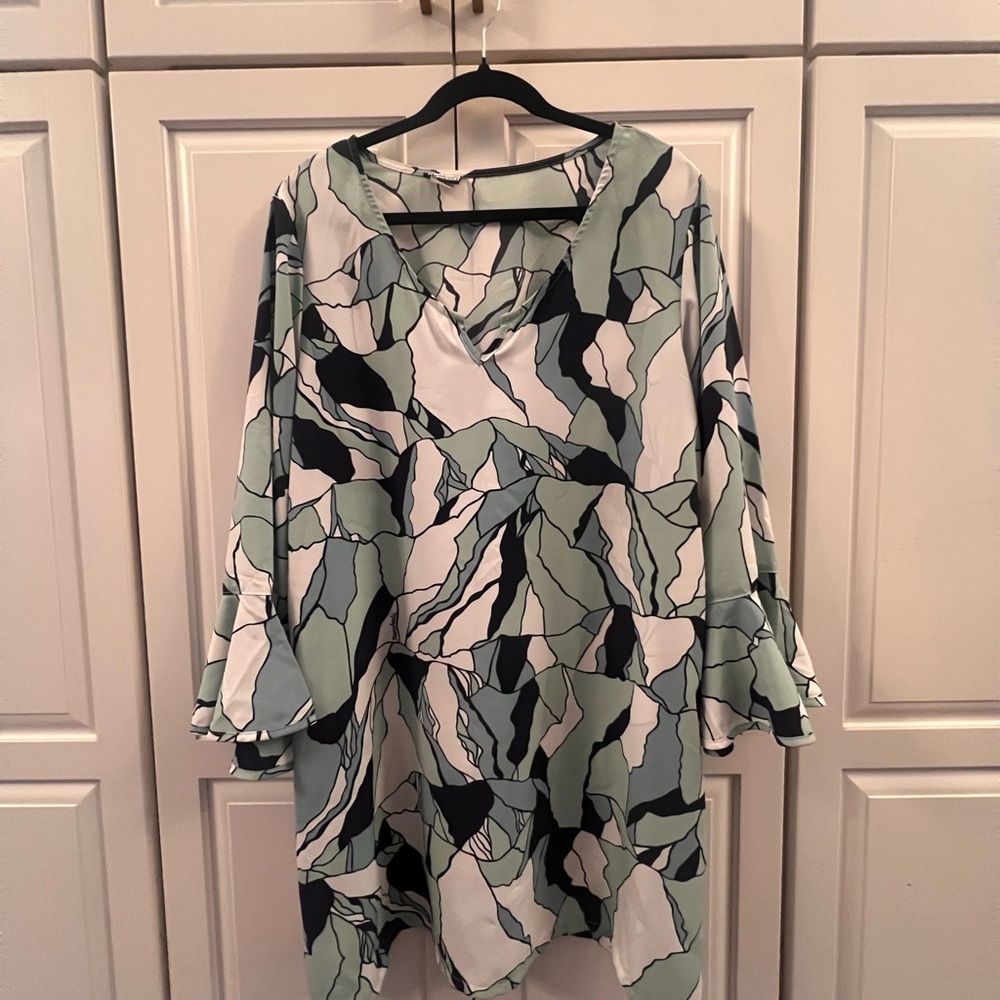 Manuhealii Koolau Long Sleeve Dress
